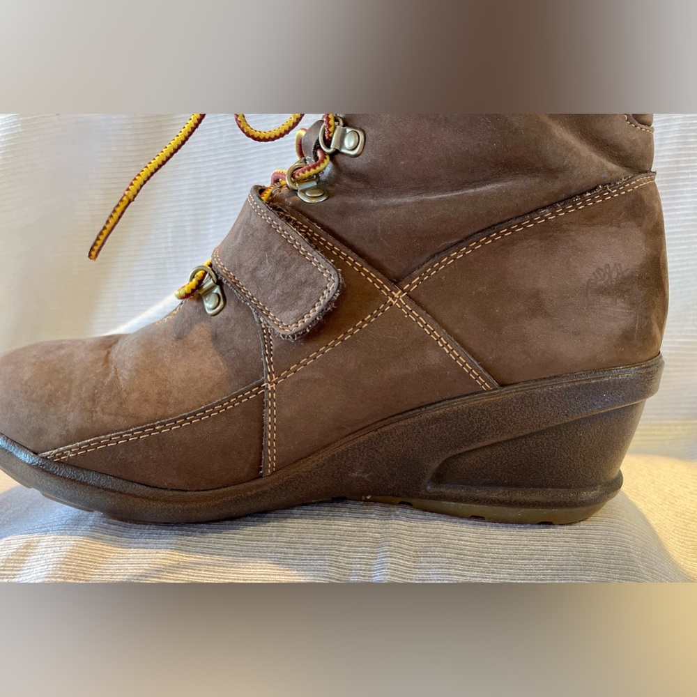 Timberland Wedge Boots 8 1/2 minimal wear